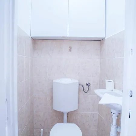 Nine Trees * בודפשט