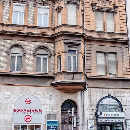 Nine Trees Budapeşte