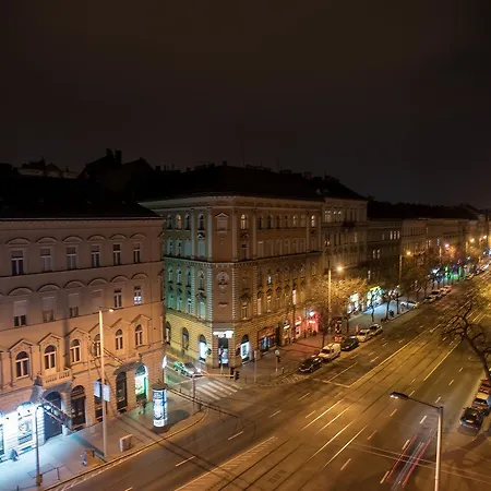 Nine Trees * Budapešť